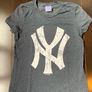 New York Yankees tee size small 5th & Ocean